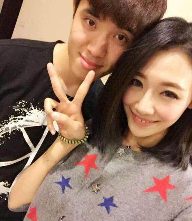 李建滨妻子回应大连名宿批评+深夜发文挺夫 球迷：学学郜林老婆吧