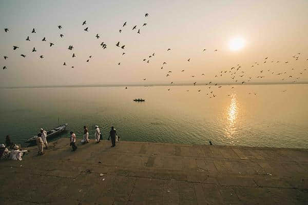 帕武·多杰《皓月当空》：镜头下的现代玄奘之旅