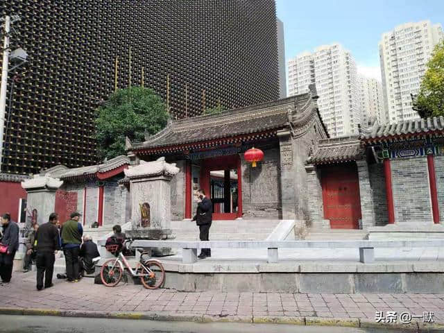 西安有一条街叫“炮房街”，街上有一座唐代皇家寺院“罔极寺”