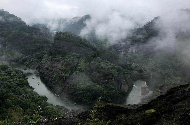 记者带您攀登武夷山胜地天游峰：福建第一险峰的痴情守候