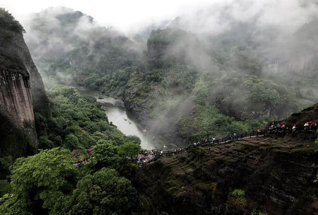 记者带您攀登武夷山胜地天游峰：福建第一险峰的痴情守候