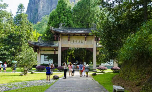 武夷山风景区之天游峰，青山绿水秀美险峻