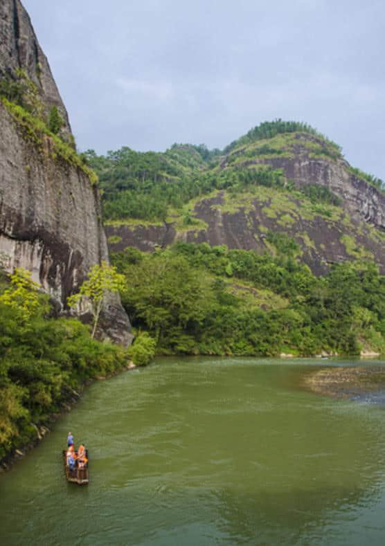 武夷山风景区之天游峰，青山绿水秀美险峻