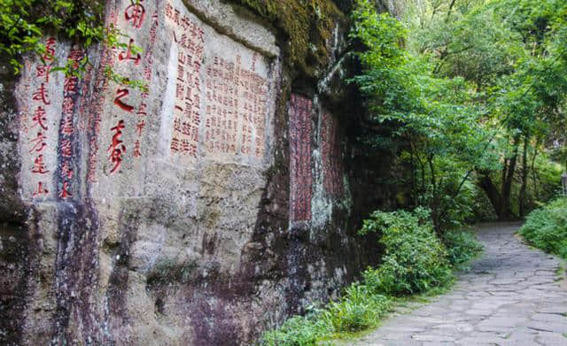 武夷山风景区之天游峰，青山绿水秀美险峻