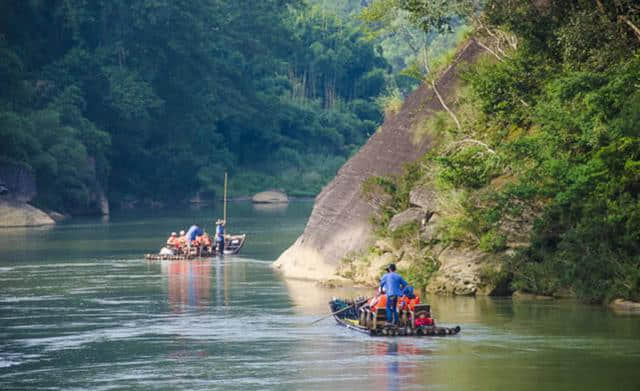 武夷山风景区之天游峰，青山绿水秀美险峻