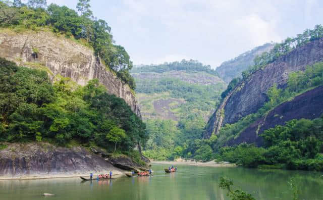 武夷山风景区之天游峰，青山绿水秀美险峻