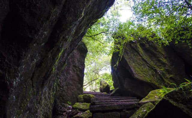 武夷山风景区之天游峰，青山绿水秀美险峻