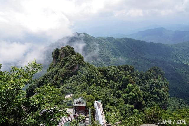 《行摄中原》登上直插云霄的武当最高峰天柱峰！