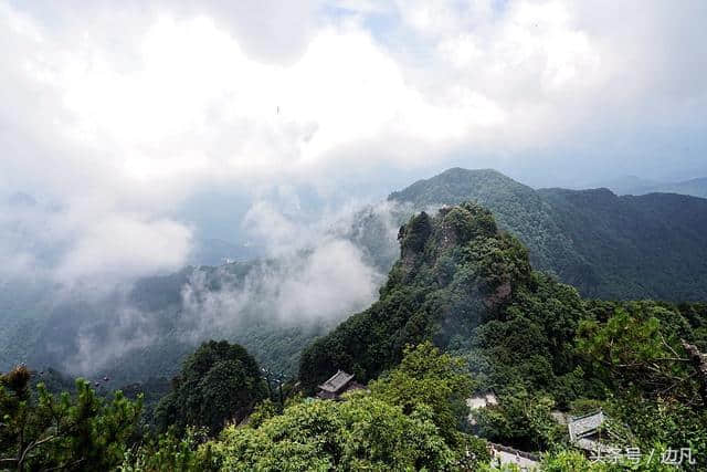 《行摄中原》登上直插云霄的武当最高峰天柱峰！