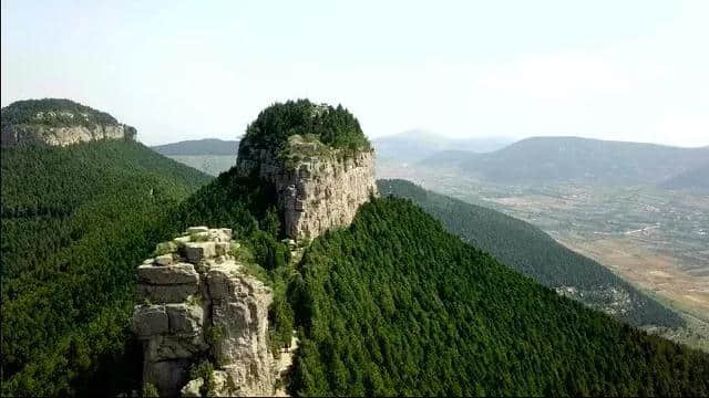 周末去哪玩丨登顶云翠山天柱峰，赏山东最美梯田