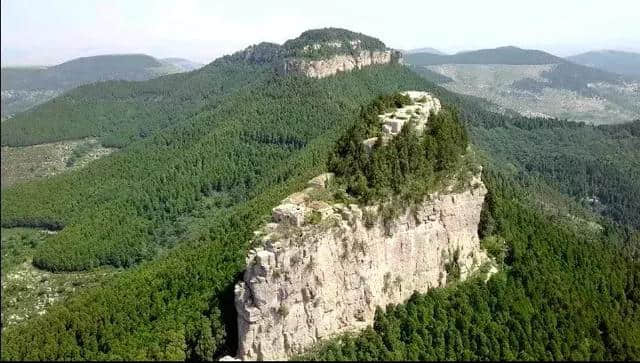 周末去哪玩丨登顶云翠山天柱峰，赏山东最美梯田