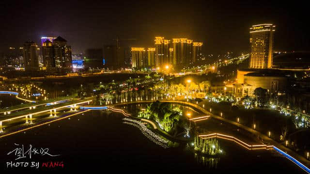 夜色明月湖，璀璨如天堂