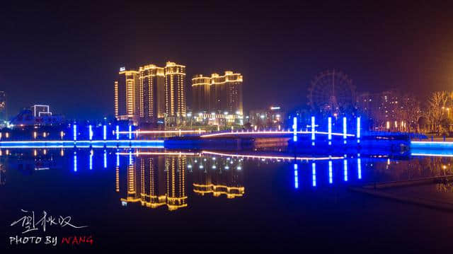 夜色明月湖，璀璨如天堂