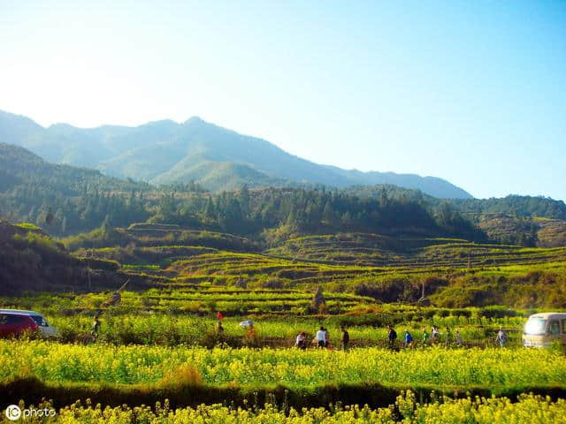 身在城市的喧嚣，内心也要保留一片田园，读几首田园诗，放松自己