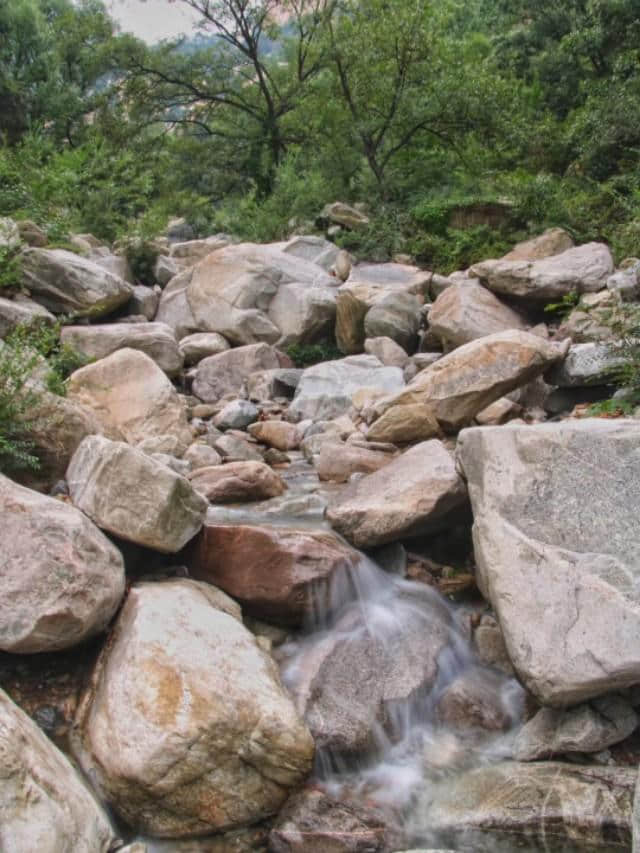 泰安天柱峰美景不胜收