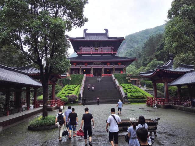 仙都天柱峰：走一遭道士下山走过的路，探一探“天下第一笋”的险