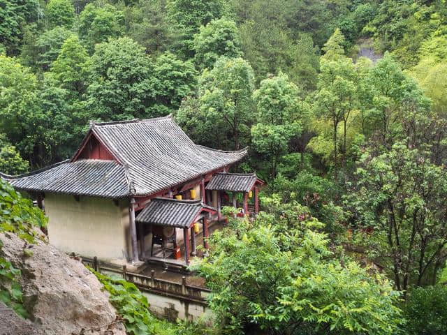 仙都天柱峰：走一遭道士下山走过的路，探一探“天下第一笋”的险