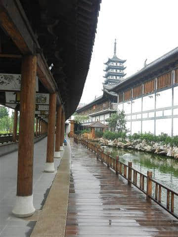 2013年6月29日，上海普陀（真如寺），上海浦东