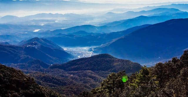 大理鸡足山，登上主峰天柱峰，苍山洱海，玉龙雪山都在眼前