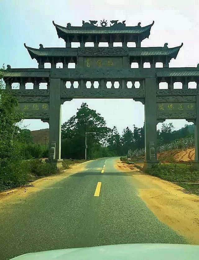 江西有座云居山，山上有座真如禅寺