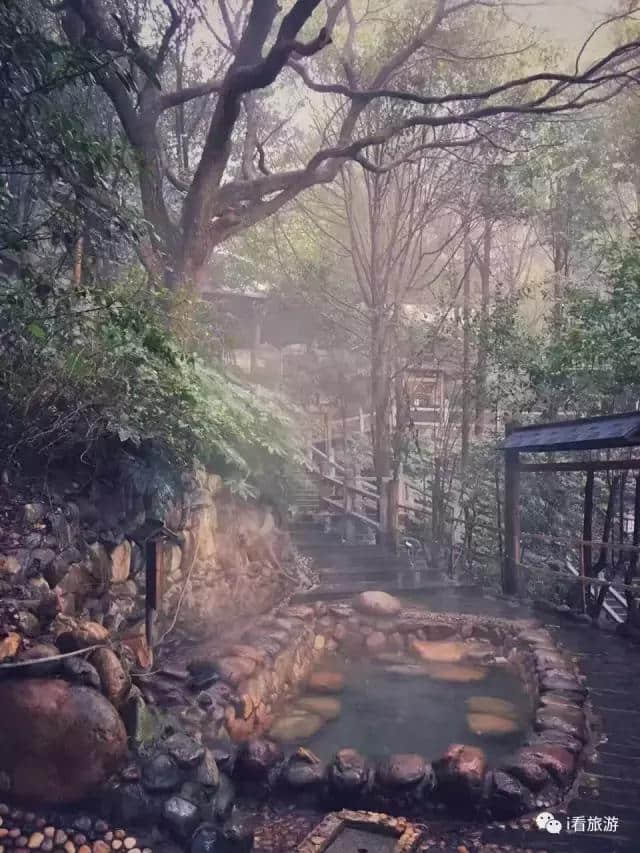 庐山烟雨浙江潮，不如来龙湾泡个汤