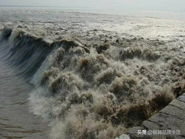 庐山烟雨浙江潮