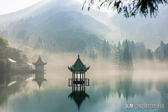 庐山烟雨浙江潮