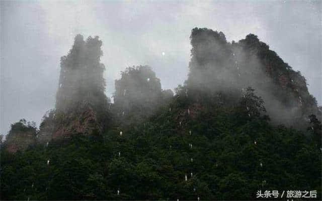 世界奇观张家界天门山，经喜马雅山运动，被誉为世界最美空中花园