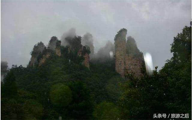 世界奇观张家界天门山，经喜马雅山运动，被誉为世界最美空中花园