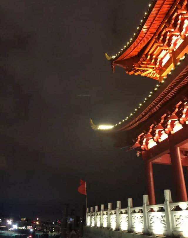 镇海楼夜晚也对外开放了！惊艳夜景刷爆票圈