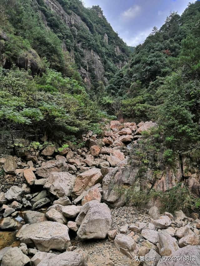 天台山琼台仙谷一一五岳归来不看山，琼台归来不看谷