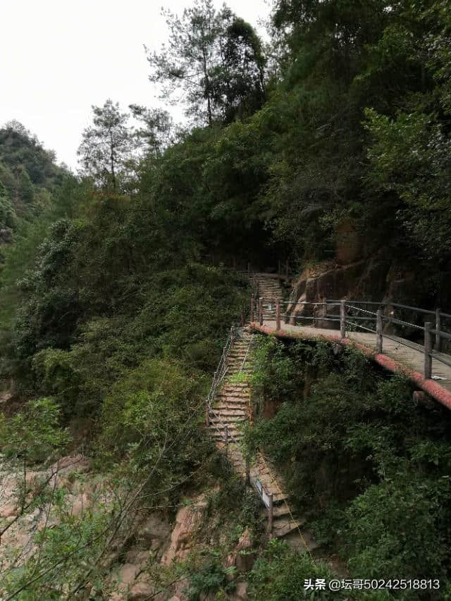 天台山琼台仙谷一一五岳归来不看山，琼台归来不看谷