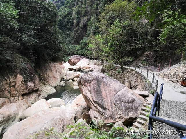 天台山琼台仙谷一一五岳归来不看山，琼台归来不看谷