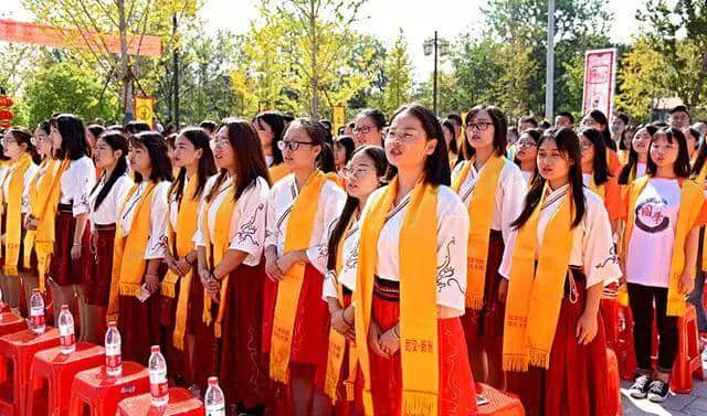 「2569祭孔」武汉新洲问津书院祭孔大典吸引众人，50名武大学生施祭孔礼