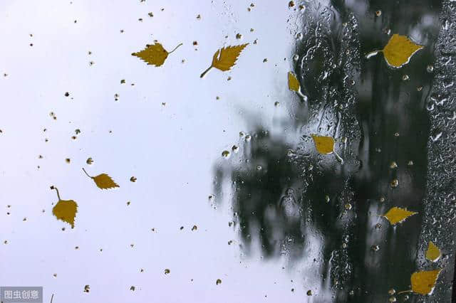 描写（雨）的古诗词100卷 红楼隔雨相望冷，珠箔飘灯独自归