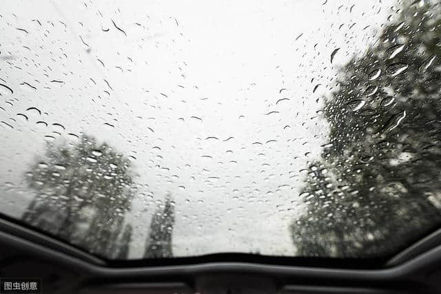 描写（雨）的古诗词100卷 红楼隔雨相望冷，珠箔飘灯独自归