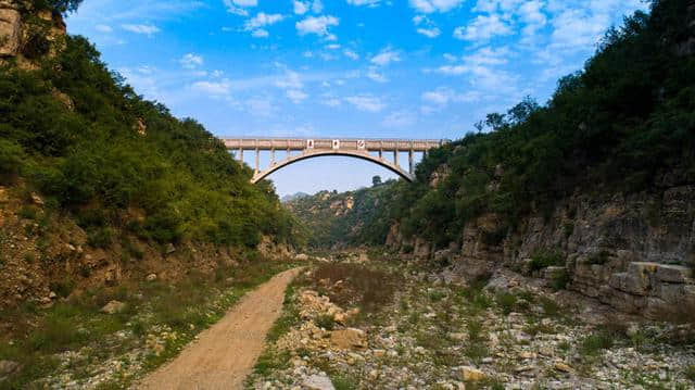 殷都旅游：跃进渠 劈开太行山 引来漳河水 人定胜天的人工天河