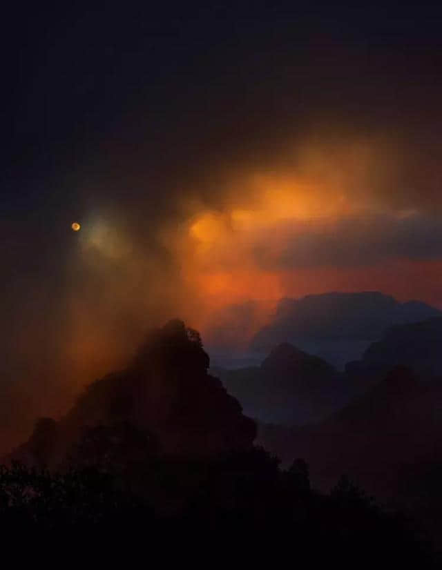 站在白云间，弯弯漳河水，相遇太行山……