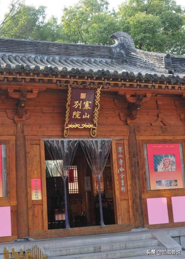 “苏州城外寒山寺”历经风雨，今天香火旺盛，钟声诗韵，远扬四海