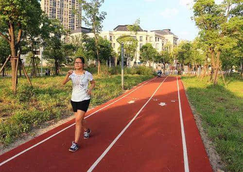 大家好，给大家介绍一下，这是镇海宁新的休闲场所招宝山环城游步道！