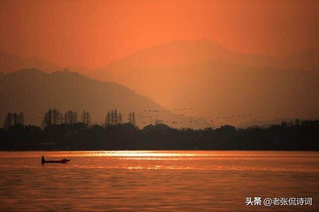 “海日生残夜，江春入旧年”，不光是景色美好，更有哲理之思