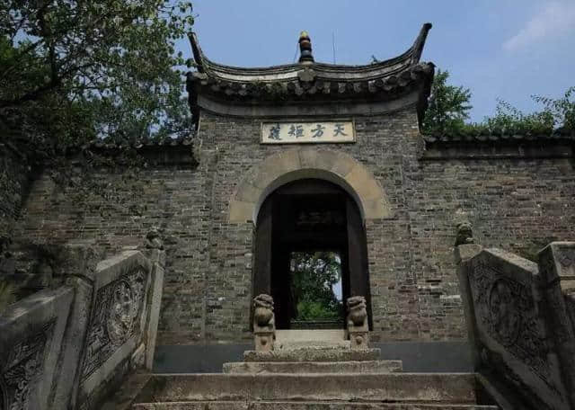 中国天台山的国清寺，门票免费，吃饭2元管饱，你想去吗