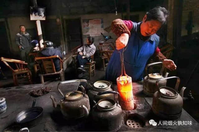 福地绵竹好山好水出好茶，其茶肆遍及城镇乡村，至今为人所称道