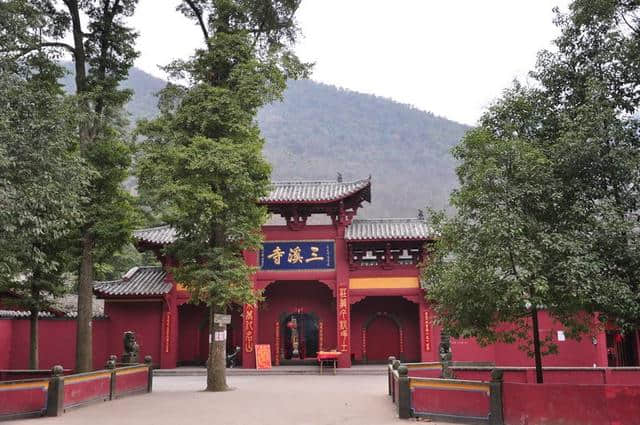 绵竹：三溪有寺景色幽，游客来此乐不返