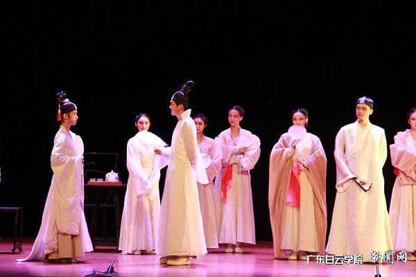 高雅艺术进校园 中戏话剧《桃花扇》在广东白云学院隆重上演
