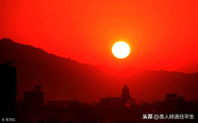 随笔：滚滚长江东逝水，浪花淘尽英雄