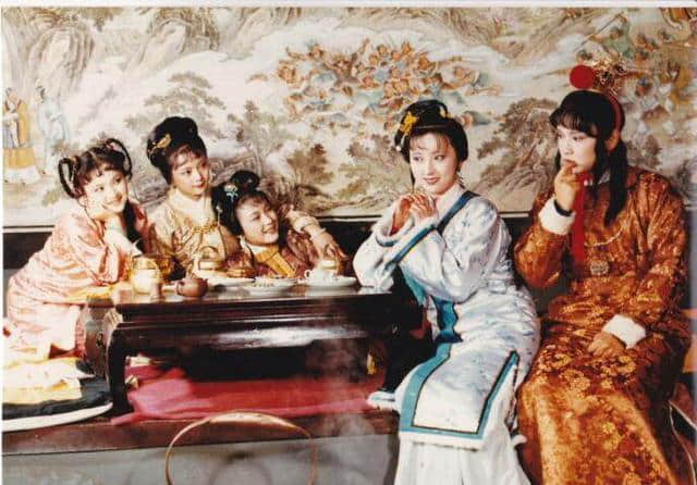 商议和亲的五个女孩，南安太妃为什么选探春，而不选宝钗和黛玉