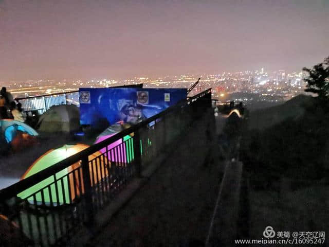 我夜骑摩托车成功登上南京紫金山最高峰头陀岭