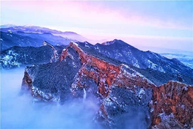 岁月里值得等待的美景，贺兰山上雪纷飞~