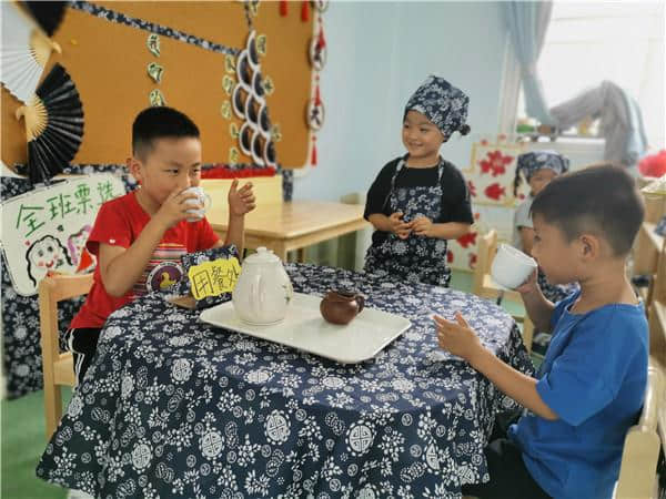 双岗幼儿园教育集团（逍然居分园）：欢迎来到“听雨轩茶馆”